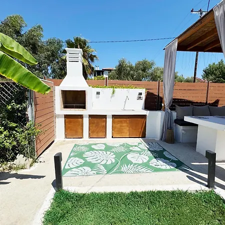Burnelia Garden House Case de vacanță Lefkimmi