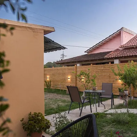 Burnelia Garden House Hébergement de vacances Lefkimi