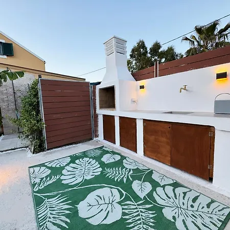 Burnelia Garden House 펜션 레프킴미