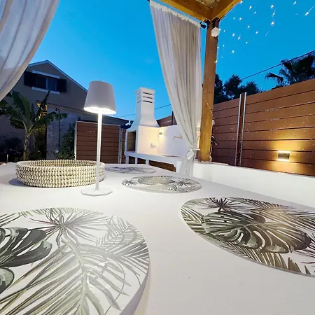 Burnelia Garden House *