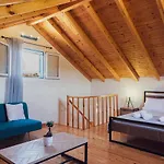 Burnelia Garden House Lefkímmi