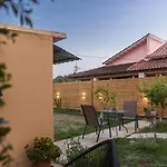 Burnelia Garden House Prázdninový dům Lefkímmi