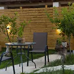 Burnelia Garden House *
