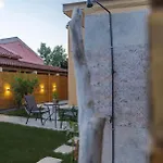 Burnelia Garden House Prázdninový dům