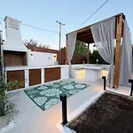 Burnelia Garden House Lefkímmi