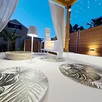 Burnelia Garden House *
