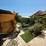 Burnelia Garden House Prázdninový dům