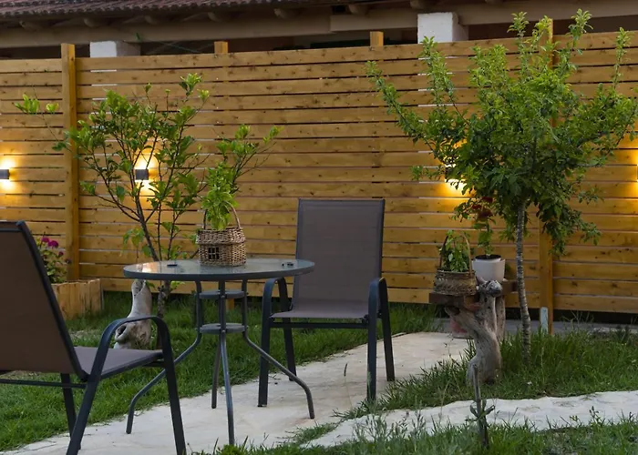 Burnelia Garden House *